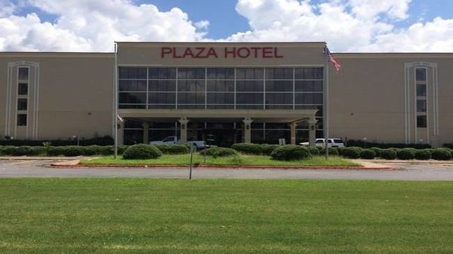 Plaza Hotel And Suites Пайн Блъф Екстериор снимка